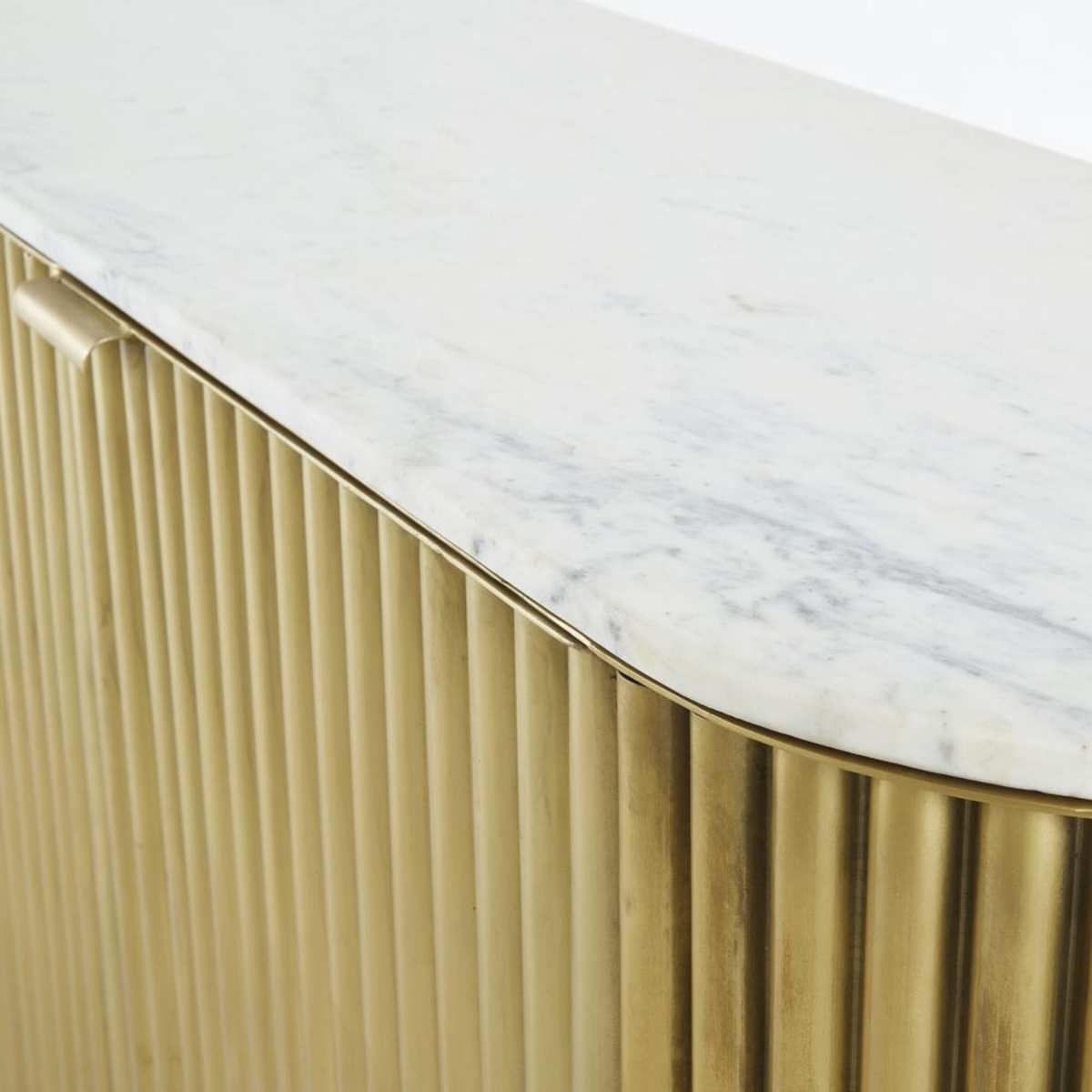 Brass-Coloured Corrugated Metal and White Marble 3-Door Sideboard Louxor – image 3
