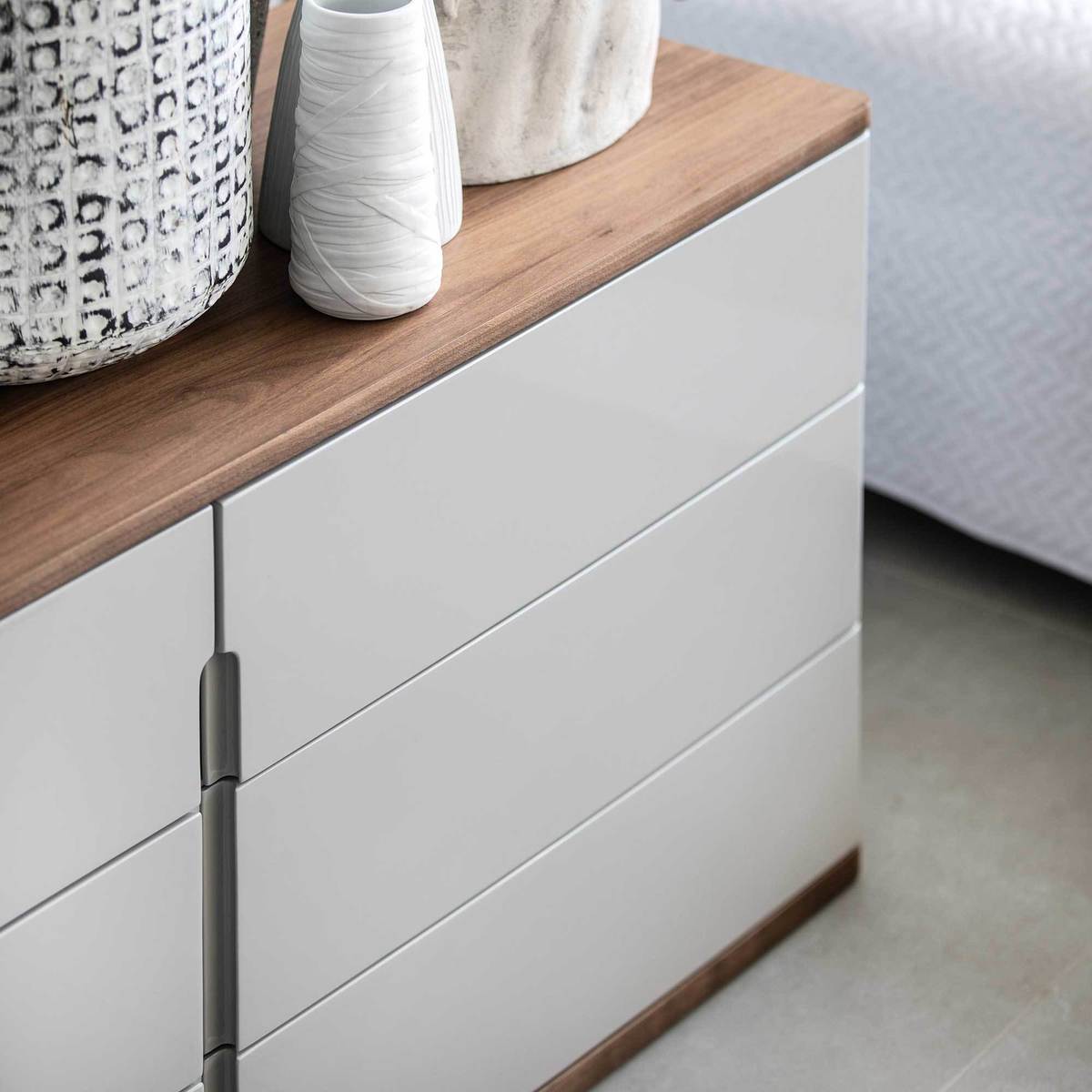 Vivika 6 Drawer Wide Chest – image 2