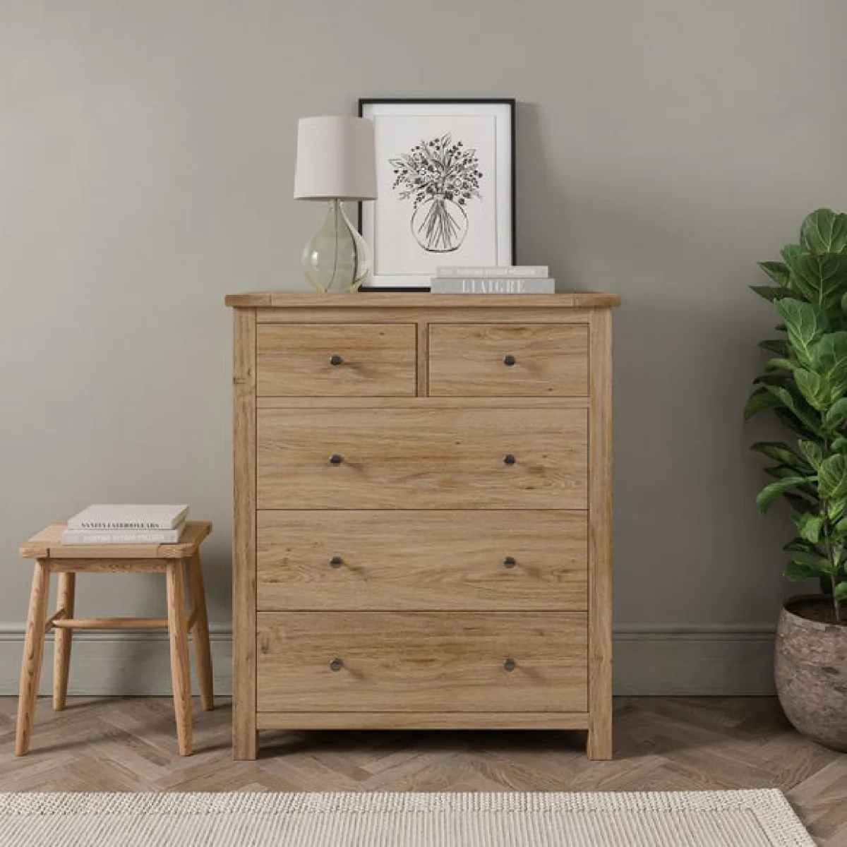 Olney Oak 5 Drawer Chest and Bedside Tables Bundle – image 3
