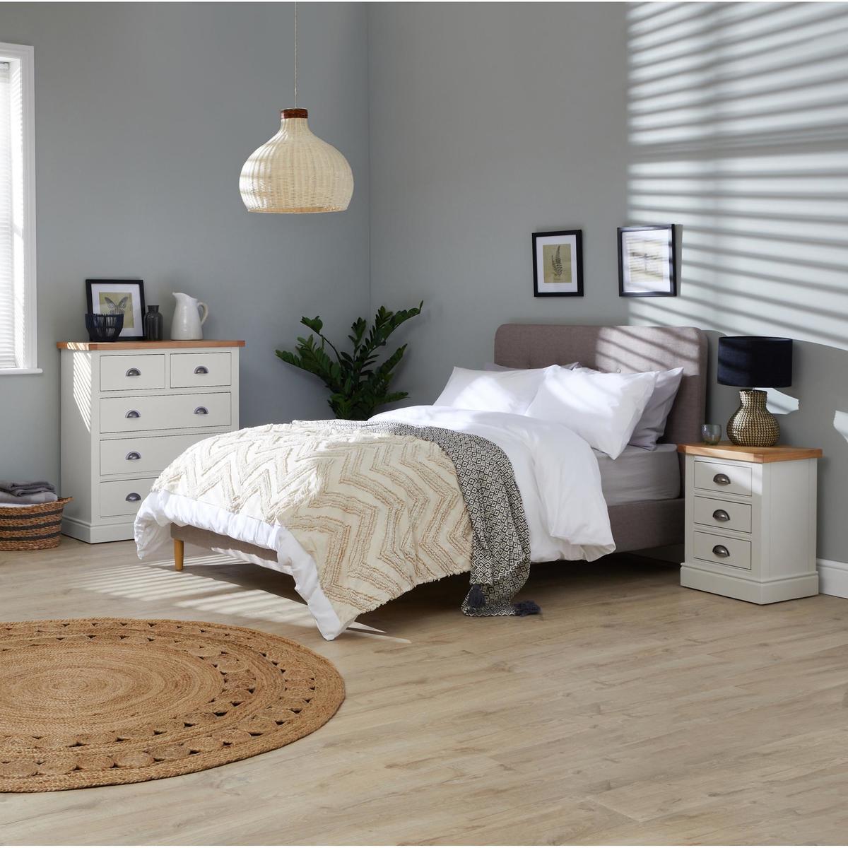 Compton Ivory 7 Drawer Chest Ivory – image 3