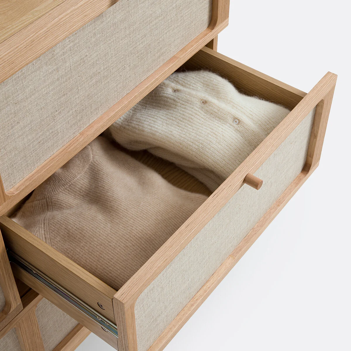 Esmara Ash Veneer and Linen 5-Drawer Chest of Drawers – image 5