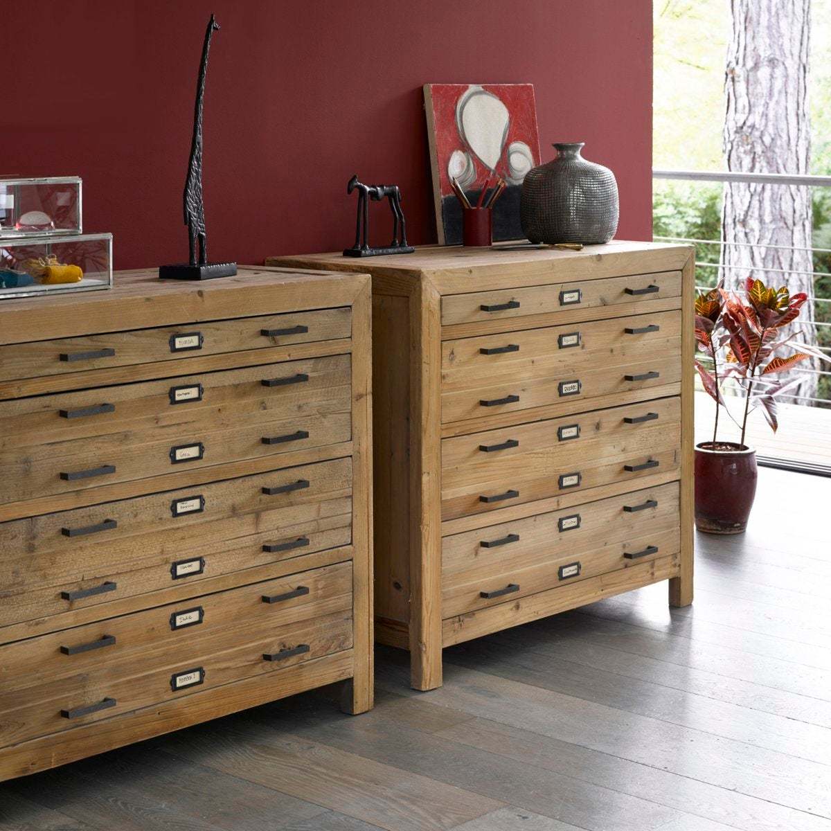 September 4-Drawer Chest of Drawers – image 6