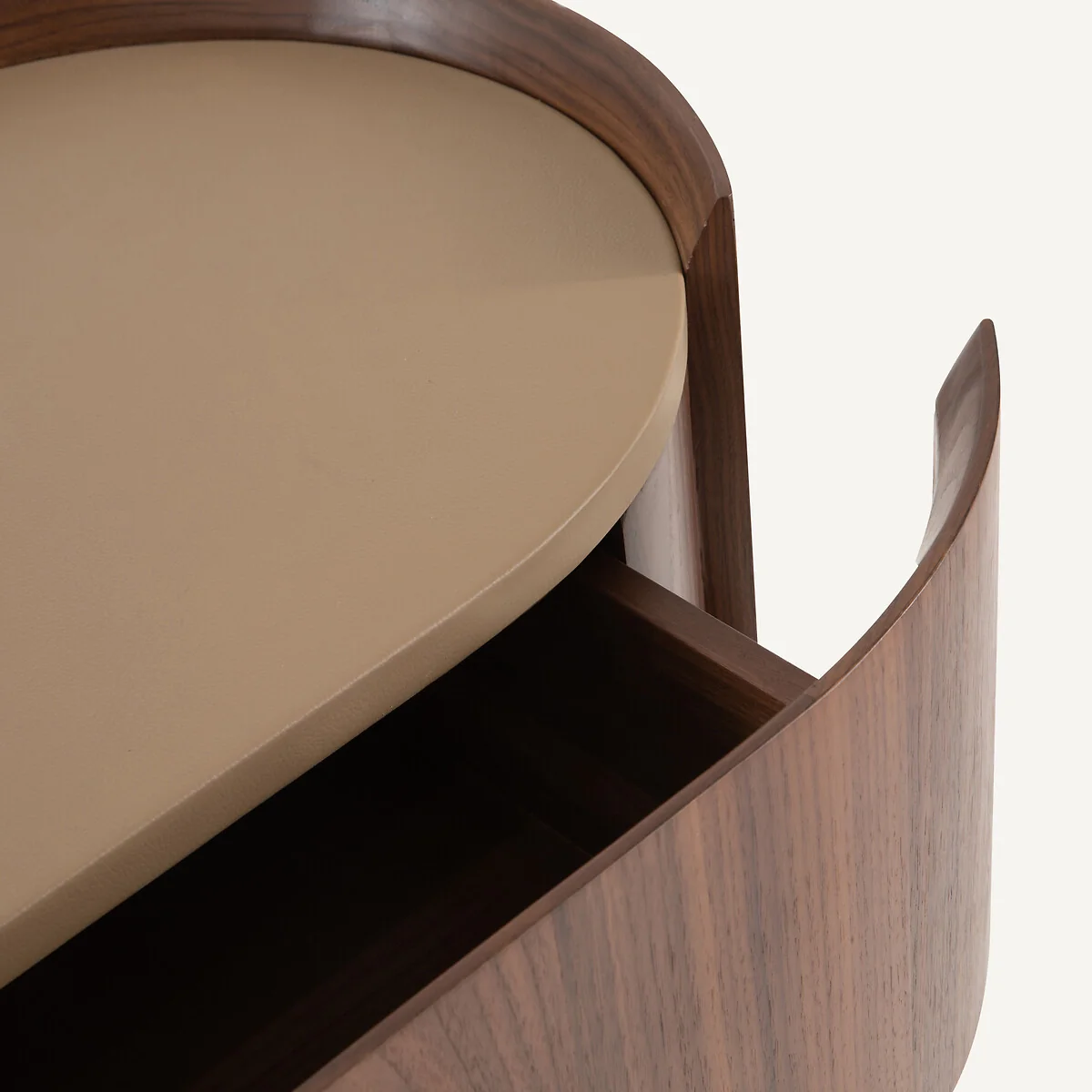 Aslen Chest of Drawers in Walnut and Leather Veneer with 3 Drawers – image 5