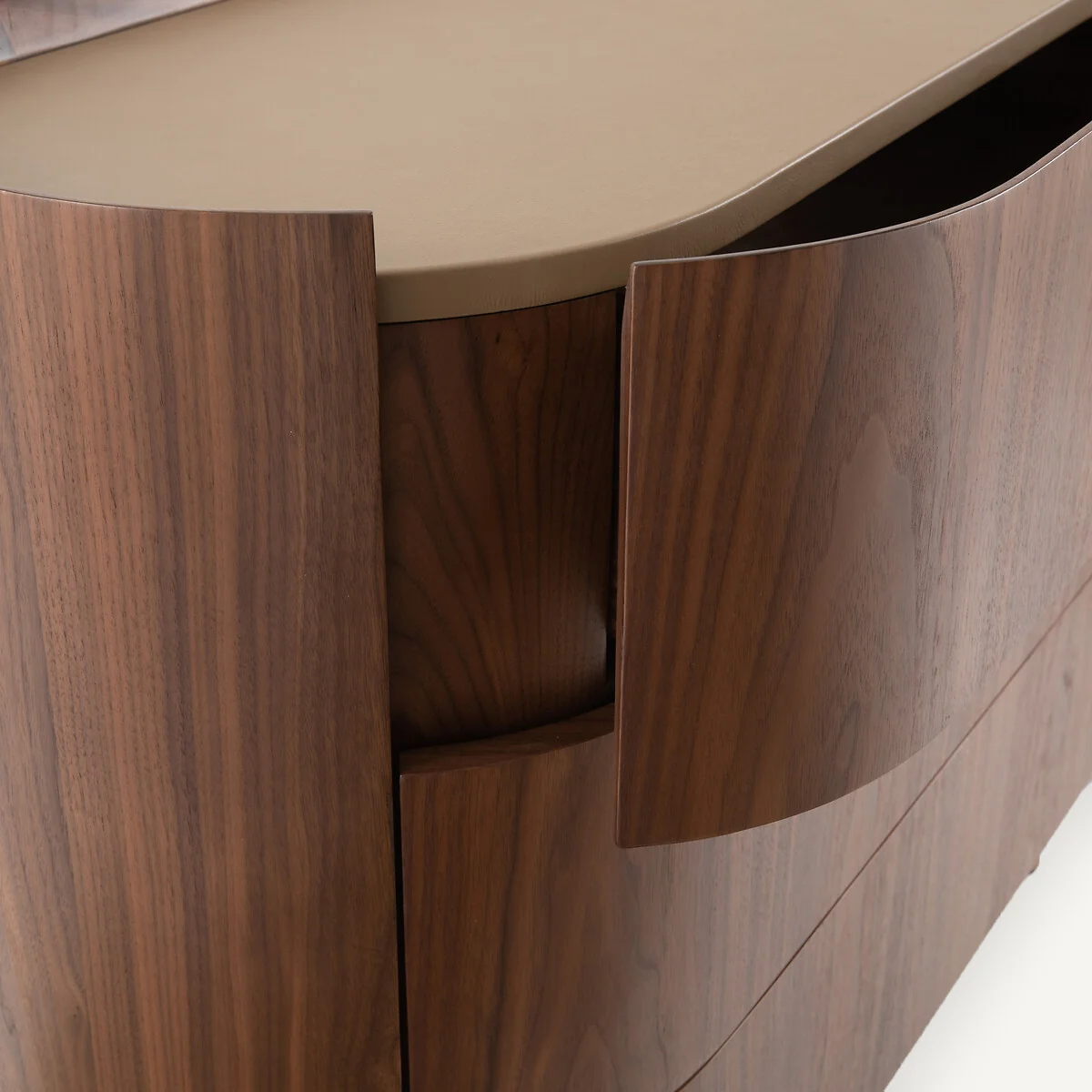 Aslen Chest of Drawers in Walnut and Leather Veneer with 3 Drawers – image 8