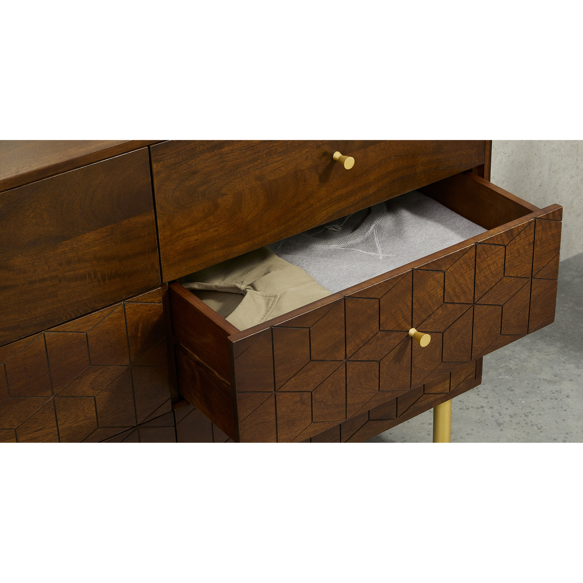 Hedra Wide Chest of Drawers, Mango wood and Brass – image 4