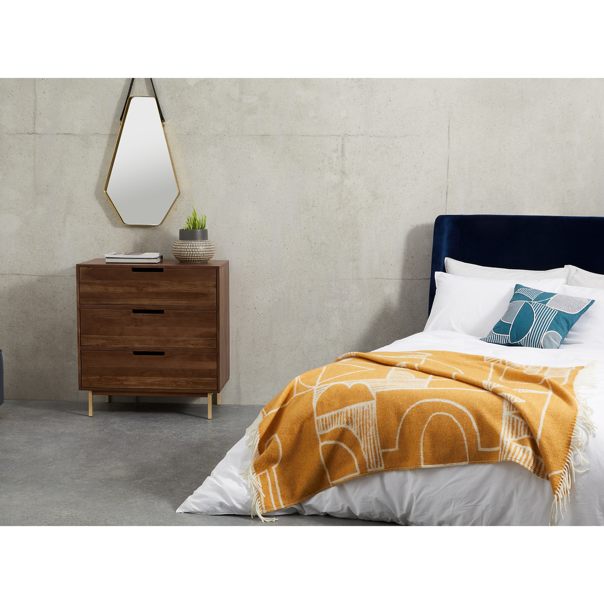 Tayma Chest of Drawers, Acacia Wood & Brass – image 3