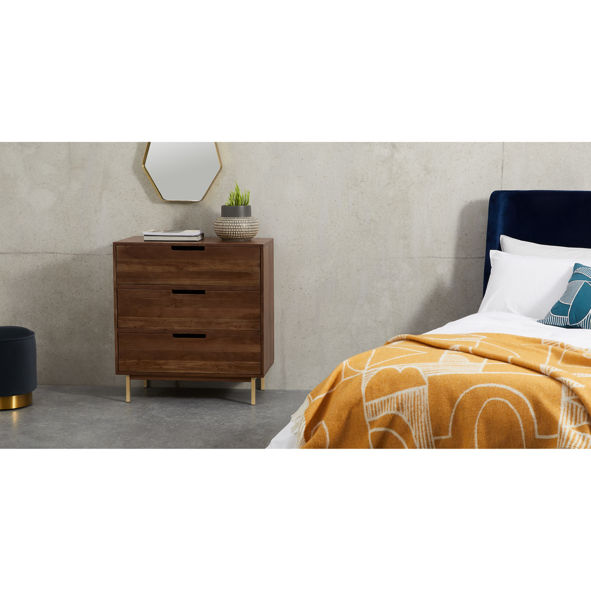 Tayma Chest of Drawers, Acacia Wood & Brass – image 4