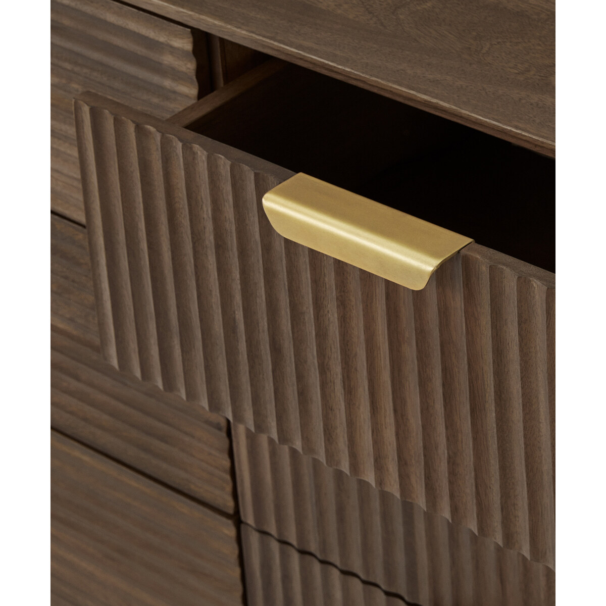 Haines Wide Chest of Drawers, Mango Wood & Brass – image 4