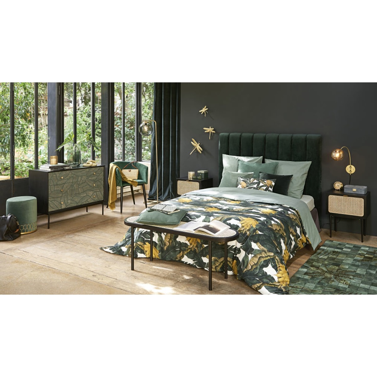 3-drawer black carved mango wood chest of drawers with leaf motifs Manaos – image 4