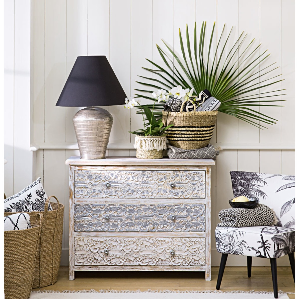 Solid mango wood carved Indian chest of drawers in white W 100cm Namaste – image 3