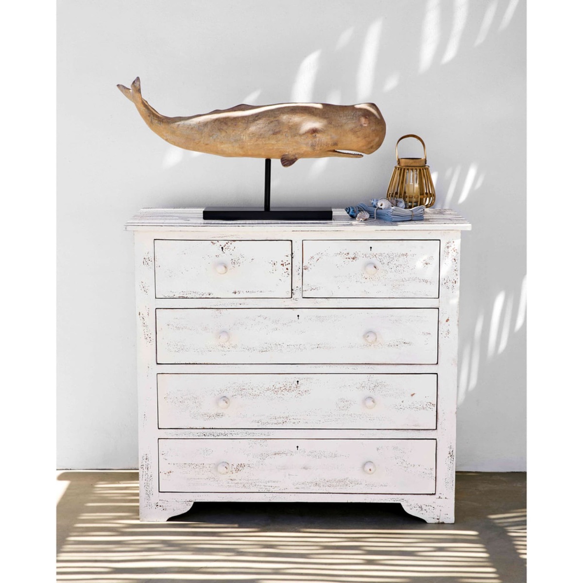 Distressed mango wood chest of drawers in white W 94cm Avignon – image 5