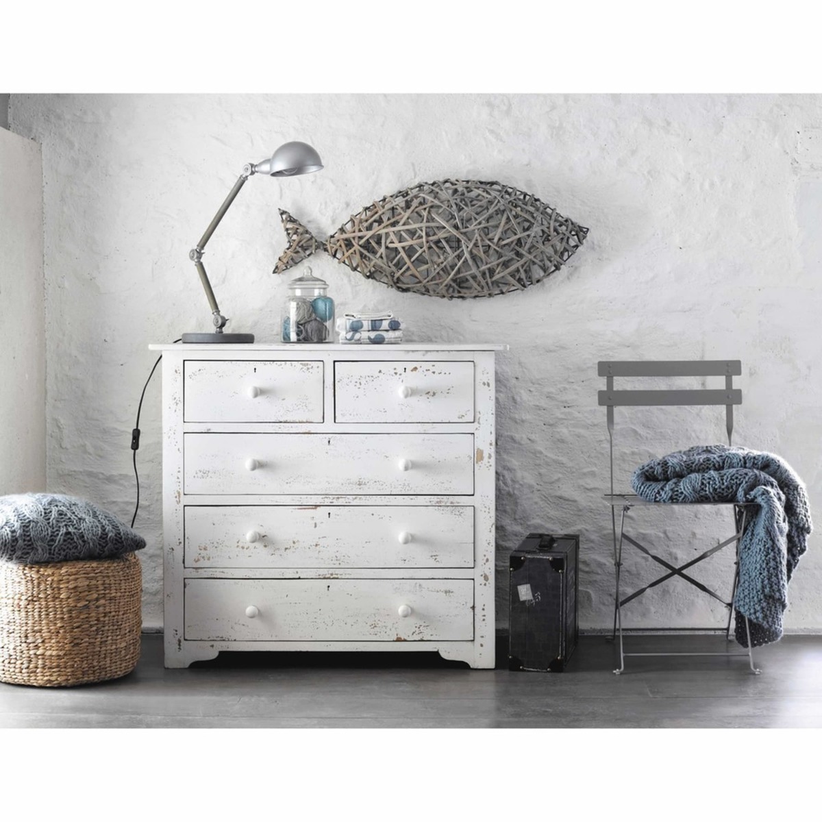 Distressed mango wood chest of drawers in white W 94cm Avignon – image 8