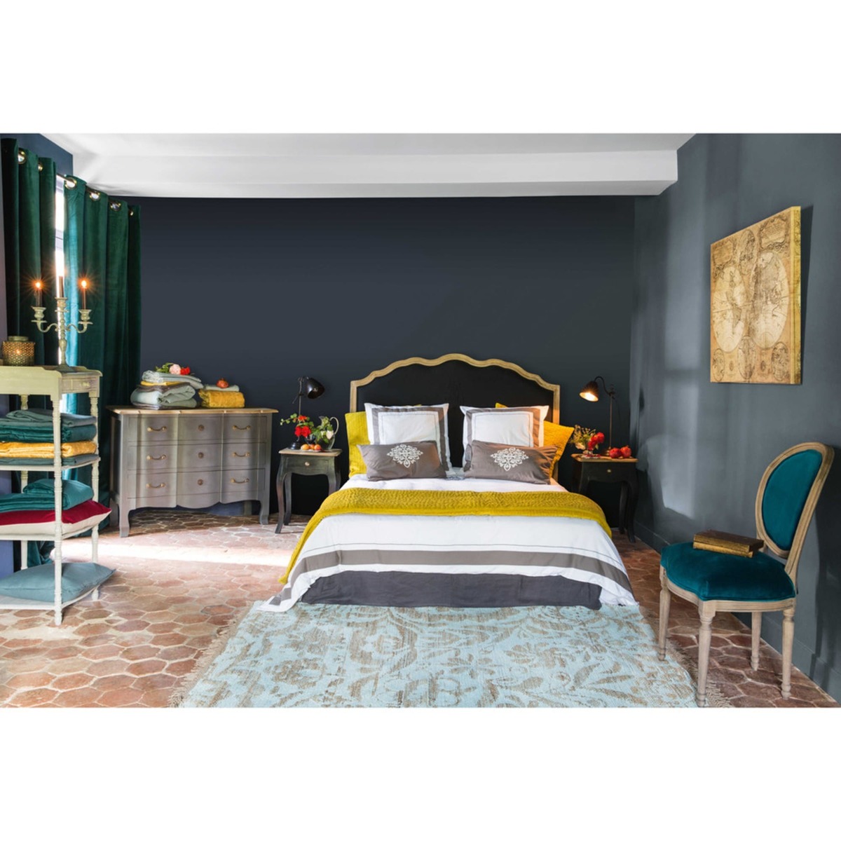 Mango wood and Acacia chest of drawers in grey Colette – image 9