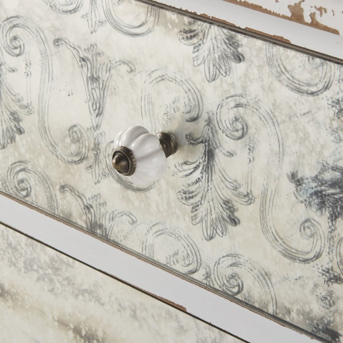 Aged Effect White 4-Drawer Chest of Drawers Faustine – image 3