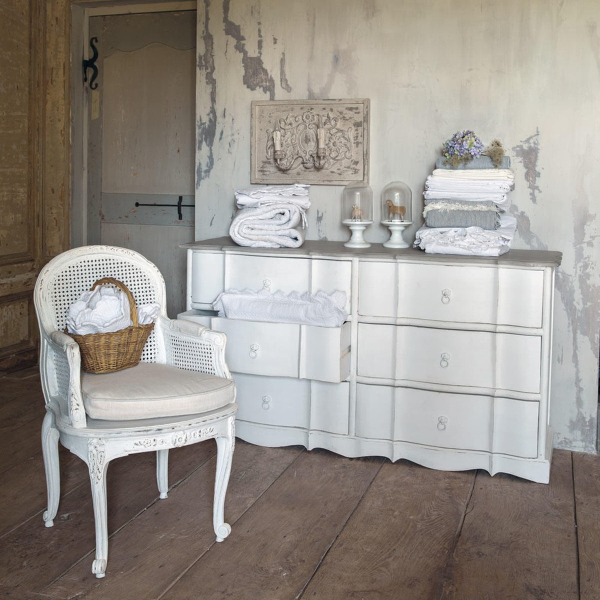 Mango wood chest of drawers, white W 153cm Medicis – image 5