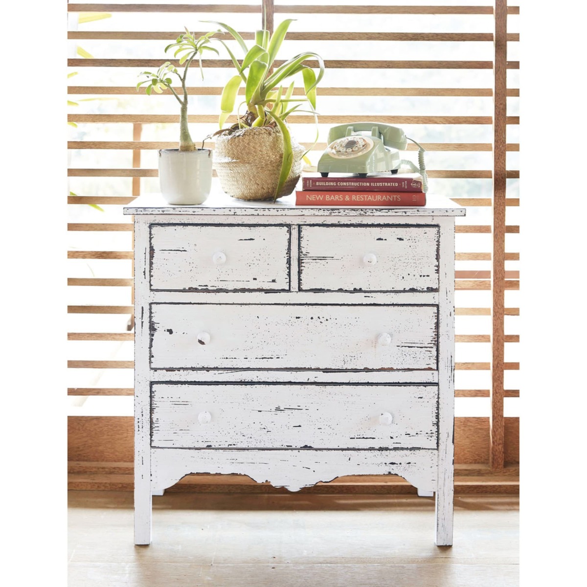 Distressed wood chest of drawers in white W 77cm Castillon – image 3