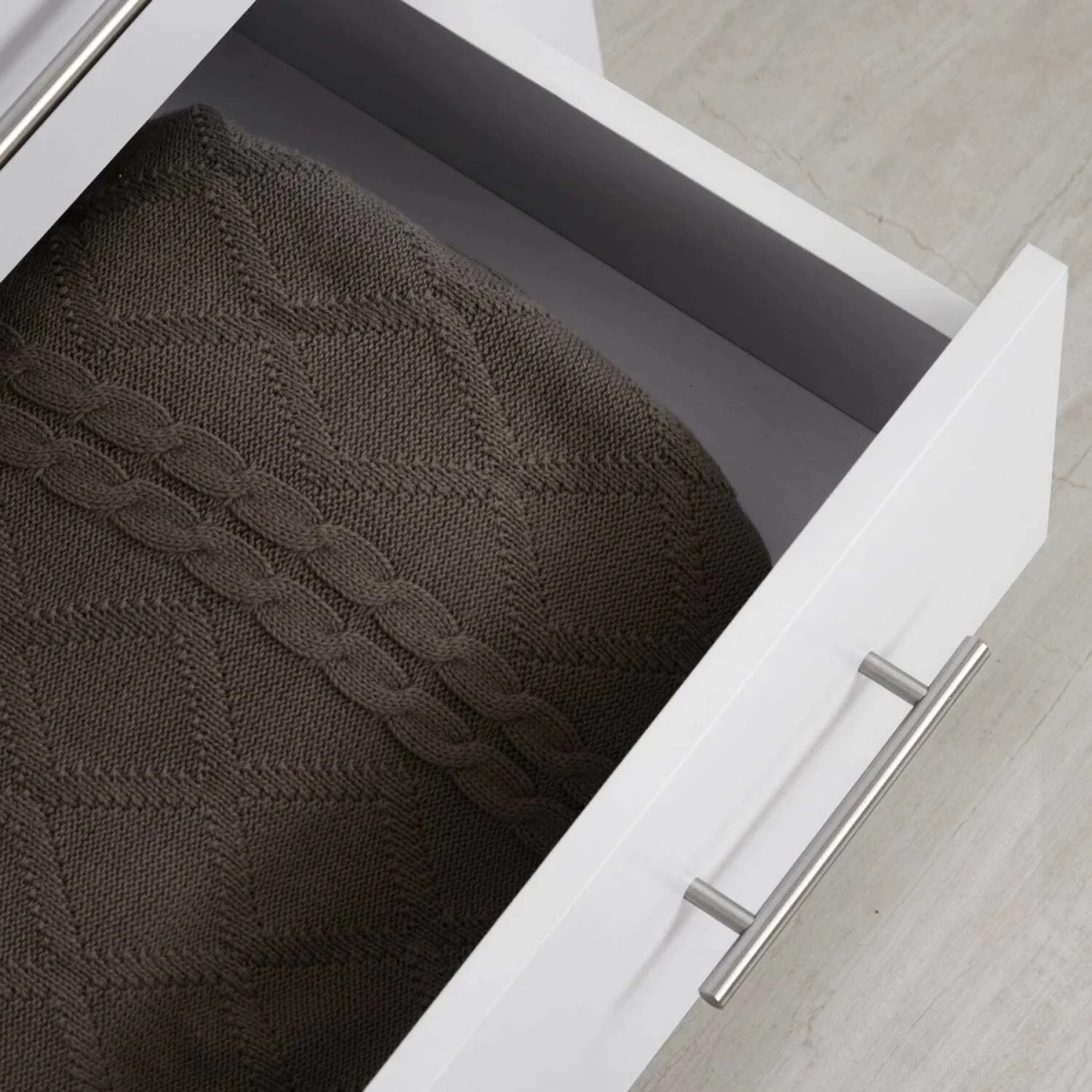 Moyota 4-Drawer Chest in White with Silver Metal Handles – image 9
