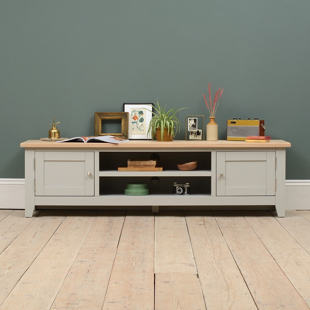Chester Dove Grey Low Wide TV Unit - up to 80" – image 3