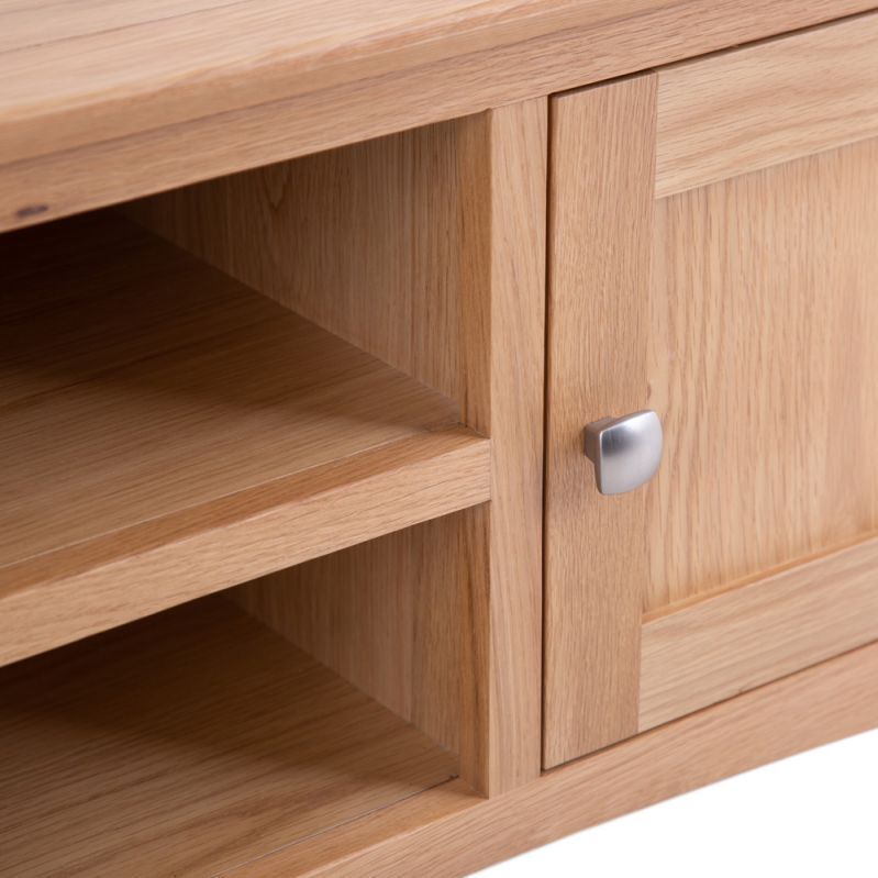 Malvern Shaker Oak Small TV Unit – image 8