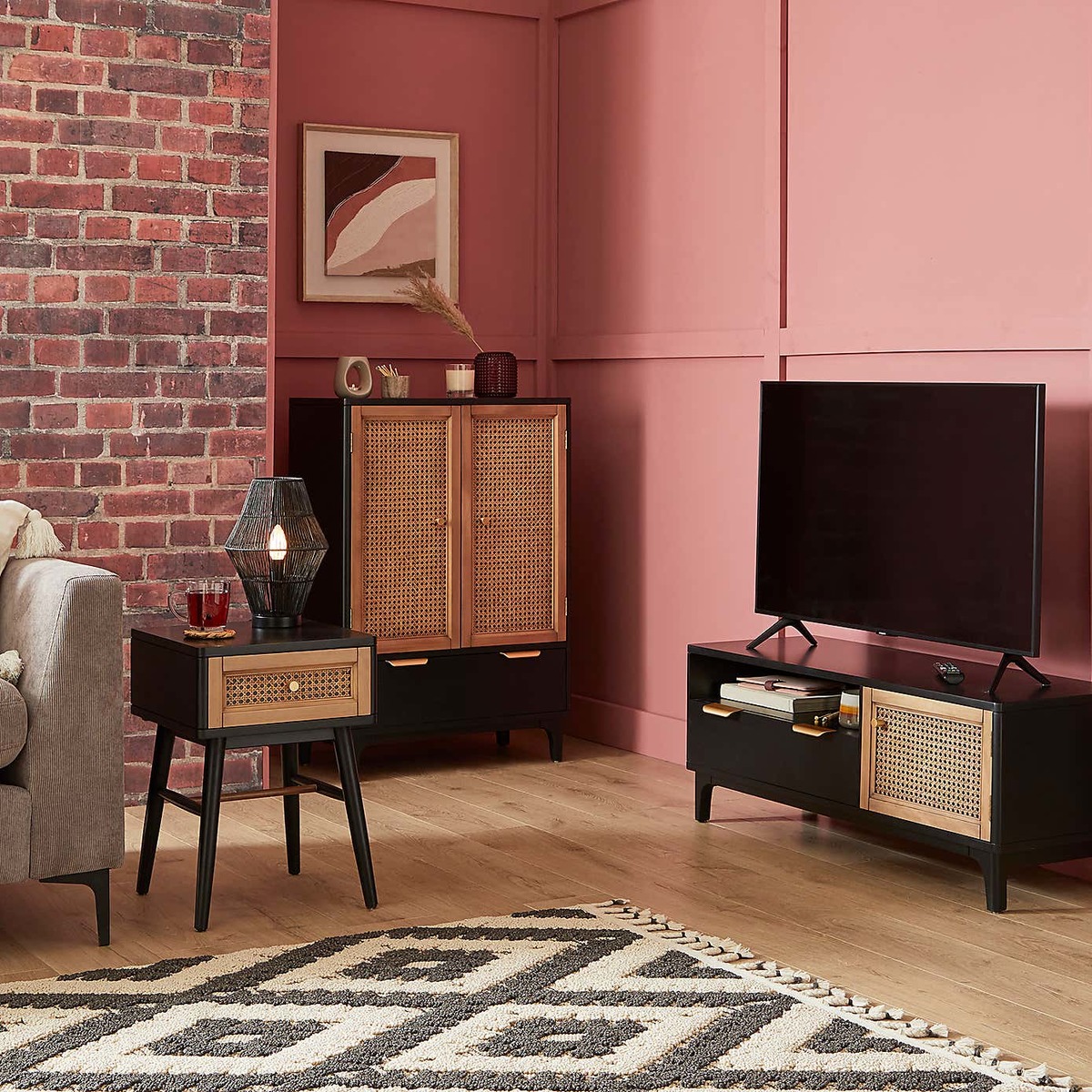 Franco TV Stand Black – image 3