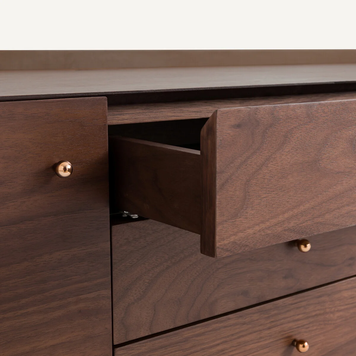 Firmo Hi-Fi TV Stand in Walnut and Leather Veneer – image 6