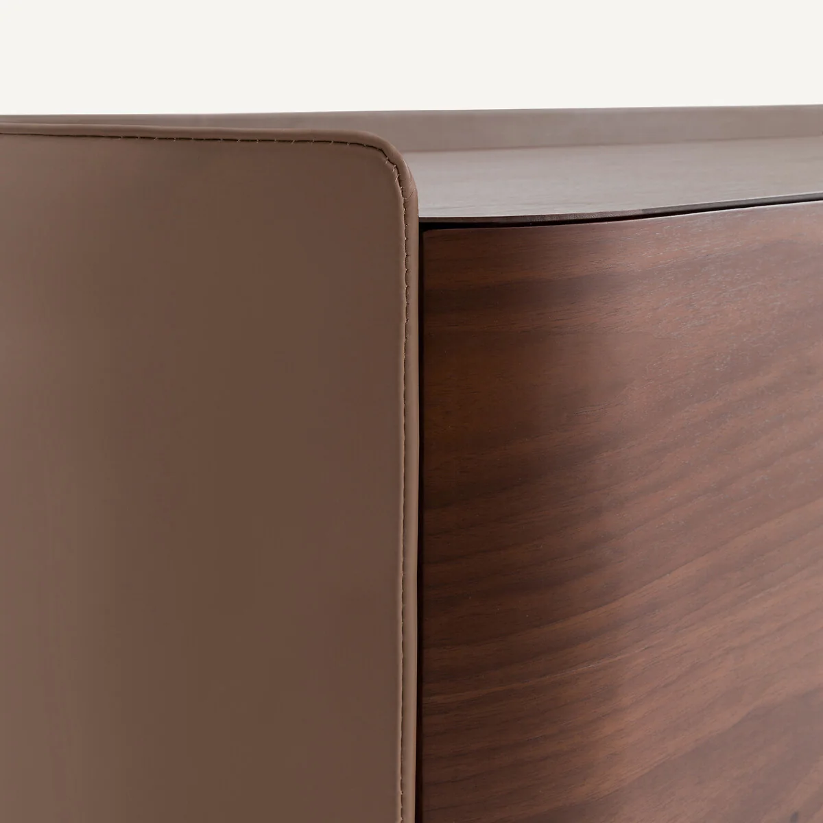 Firmo Hi-Fi TV Stand in Walnut and Leather Veneer – image 7