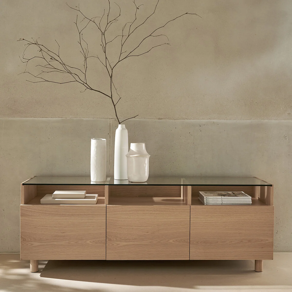 Walor TV Stand in Oak Veneer and Glass – image 2