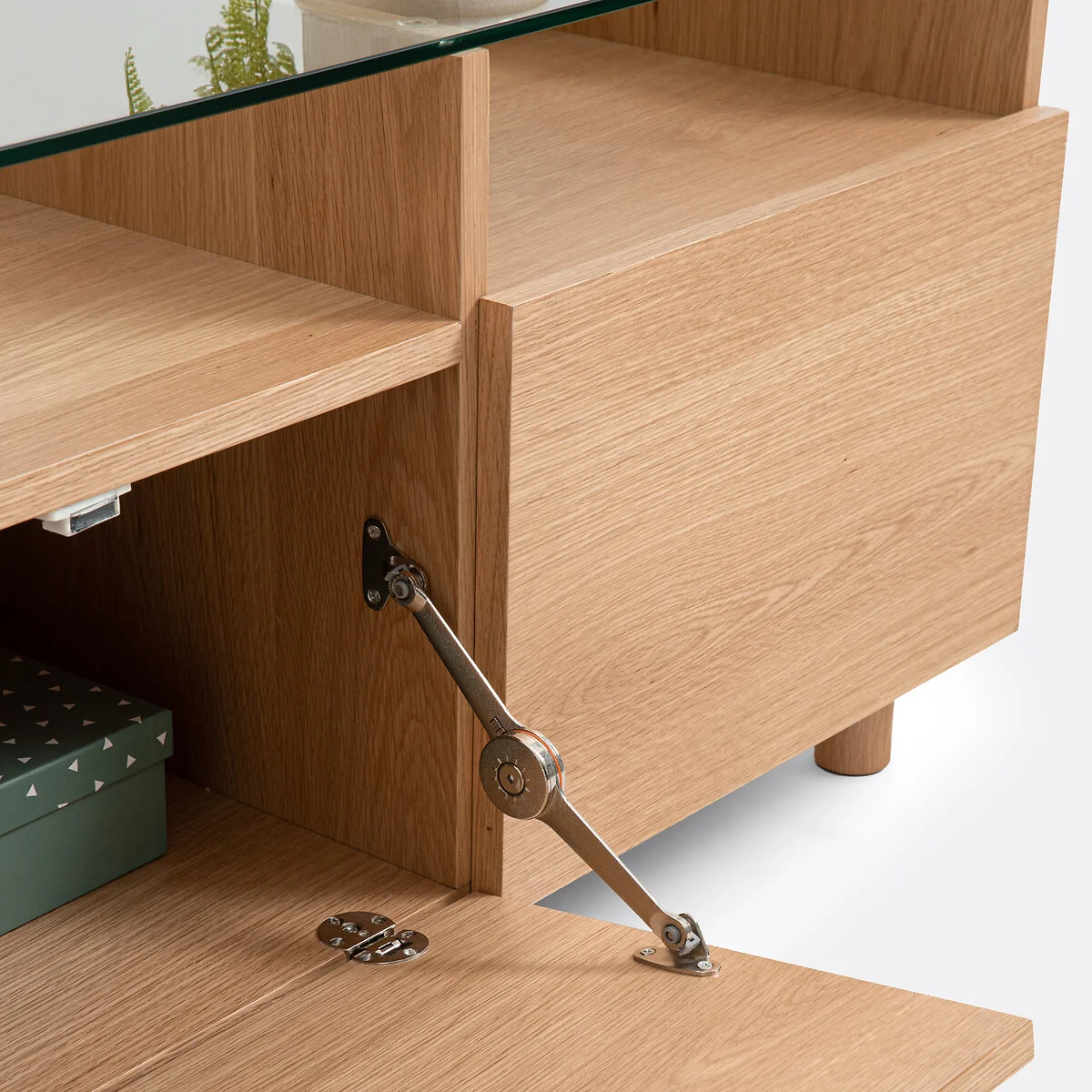 Walor TV Stand in Oak Veneer and Glass – image 5