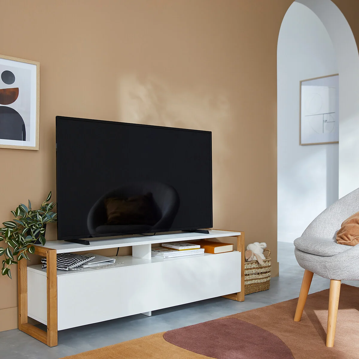 Compo TV Unit with Push-To-Open Door – image 2