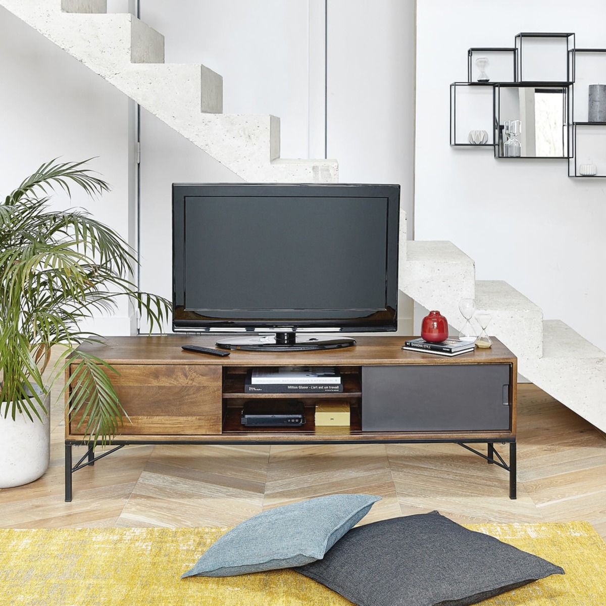Mango Wood and Black Metal TV Unit Arty – image 7