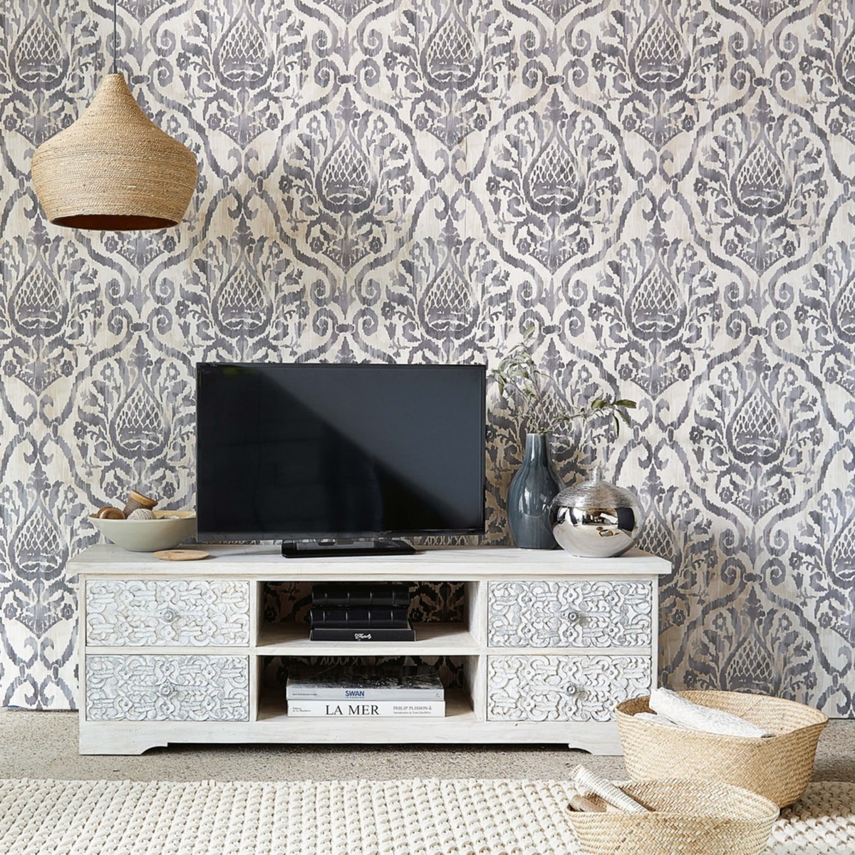 Bleached and sculpted mango wood TV unit Namaste – image 3