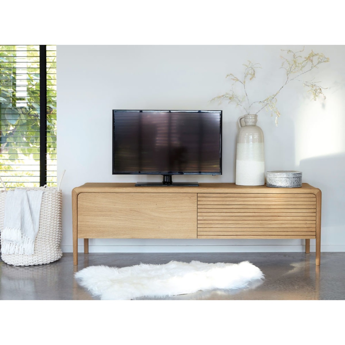 Solid Oak 2-Door TV Unit Canopy – image 8