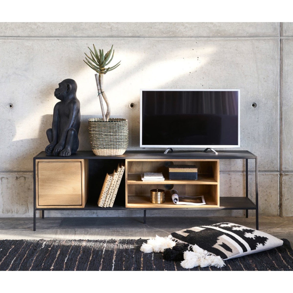 Solid Mango Wood and Black Metal 1-Door TV Cabinet Wayampi – image 8