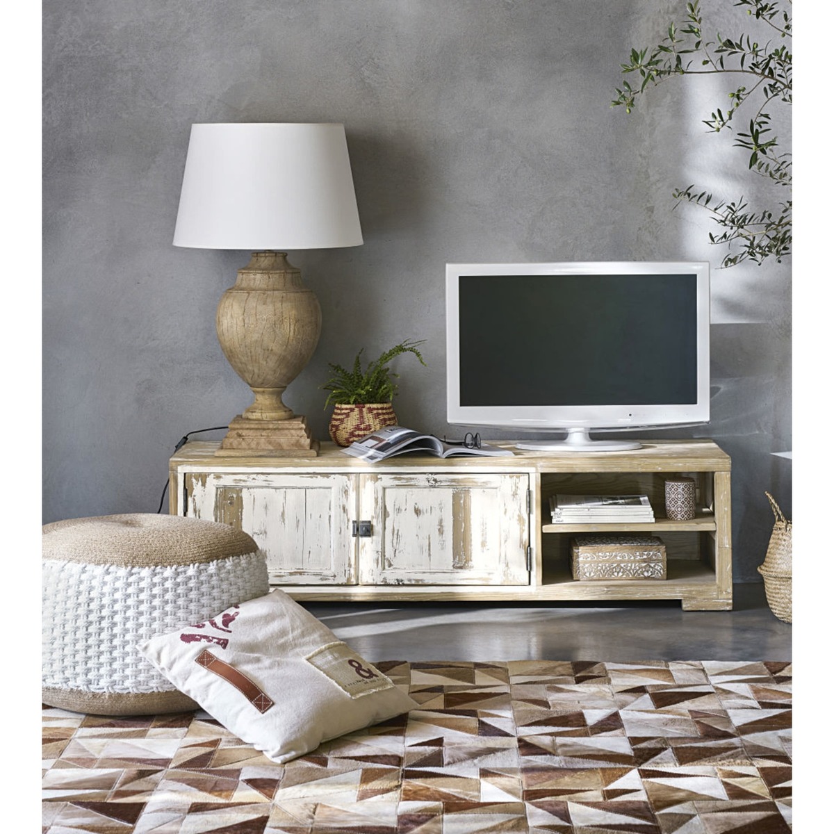 Whitewashed Recycled Pine 2-Door TV Unit Kinfolk – image 5