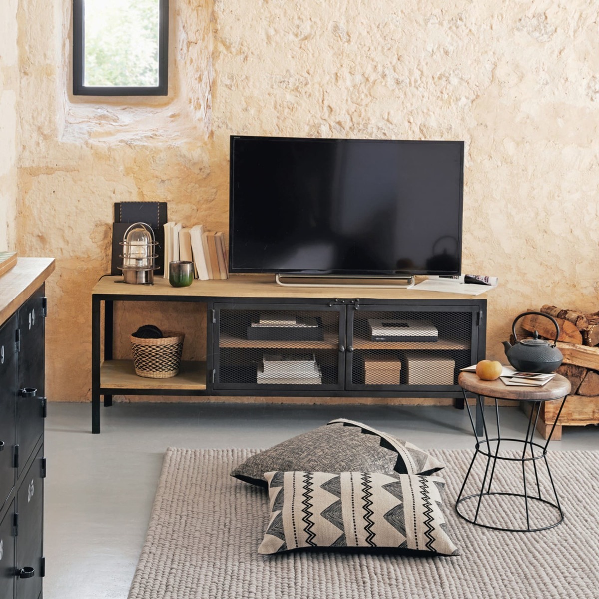 Solid Mango Wood and Black Metal Industrial TV Cabinet Century – image 6