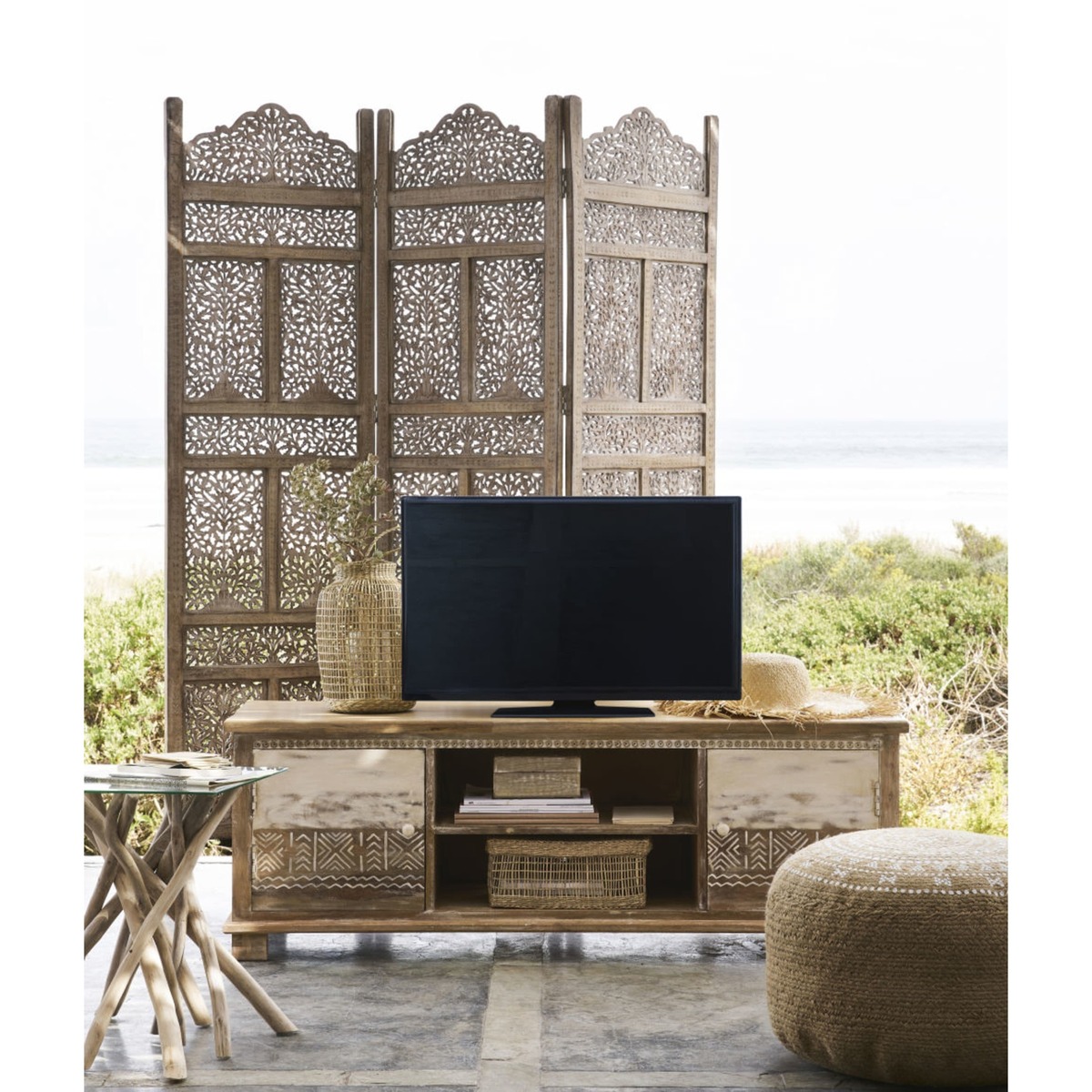 Solid Mango Wood 2-Door TV Cabinet with White Motifs Caraiba – image 6