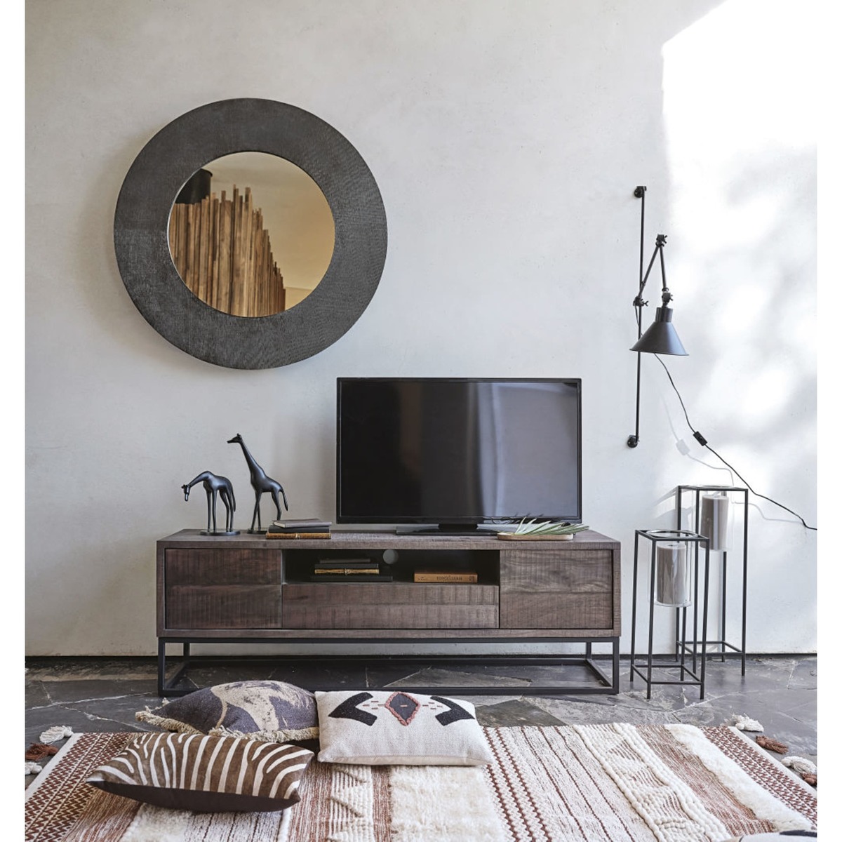 Solid Mango Wood 2-Door 1-Drawer TV Unit Lusaka – image 5