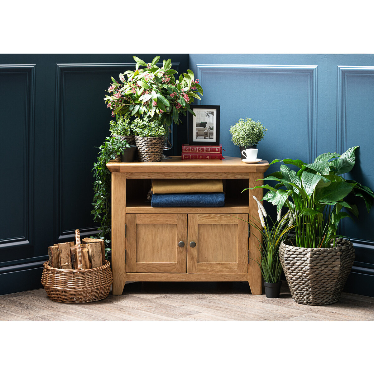 Radcliffe Corner TV Unit – image 2