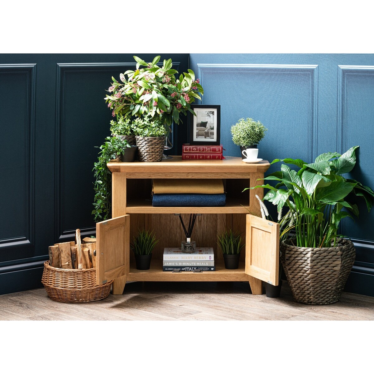 Radcliffe Corner TV Unit – image 3