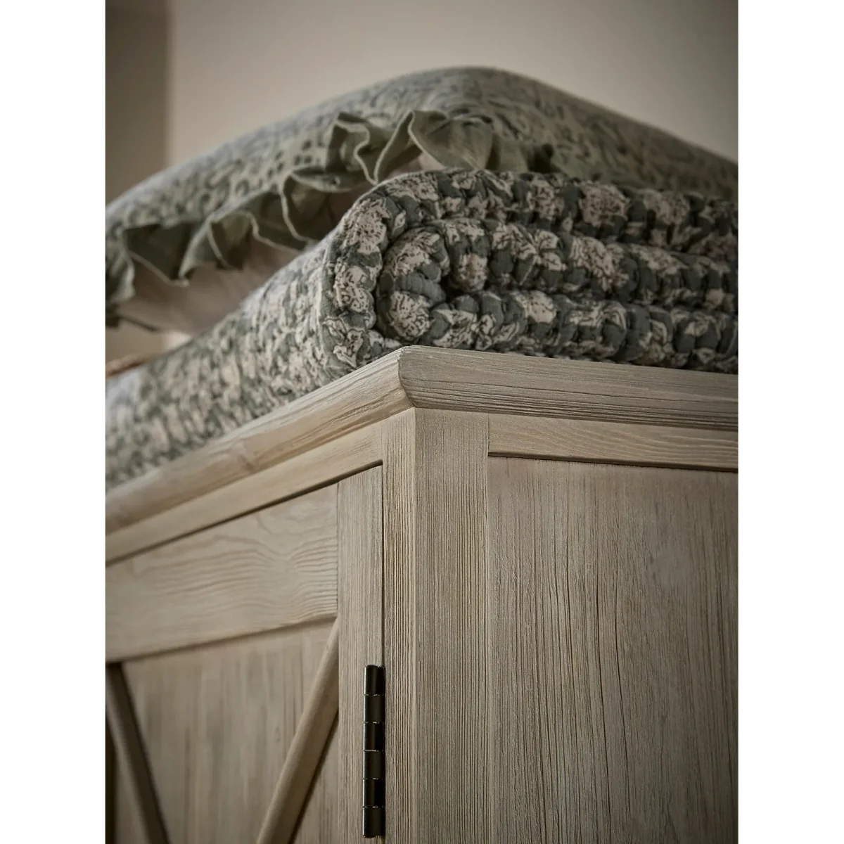 Dione Double Wardrobe – image 4