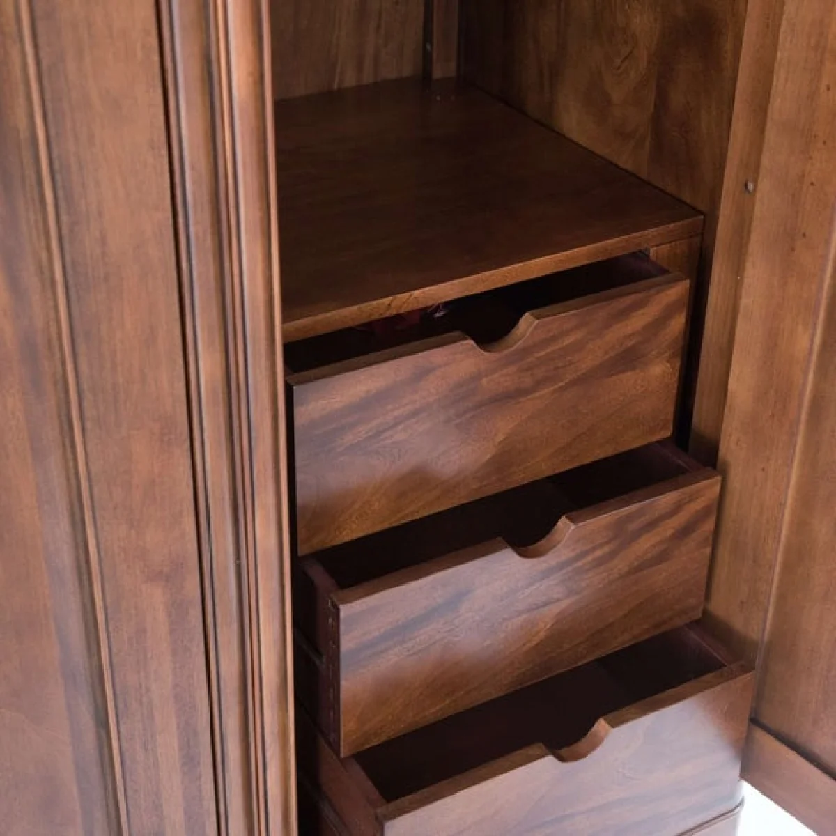 Willis and Gambier Antoinette 3 Door Wardrobe – image 5