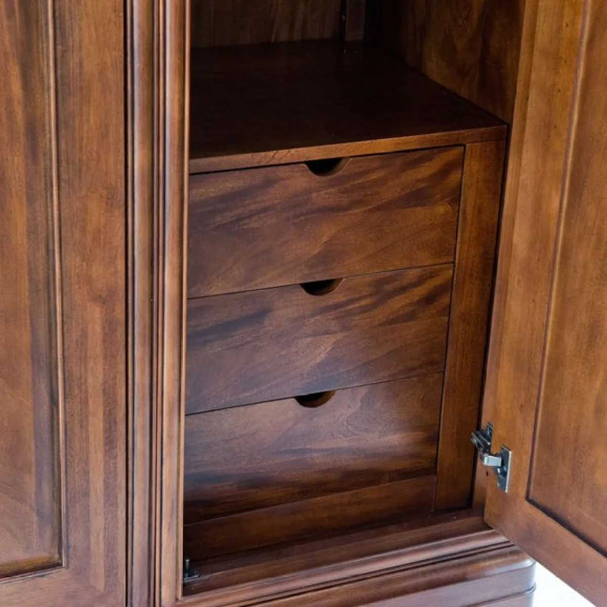Willis and Gambier Antoinette 3 Door Wardrobe – image 7