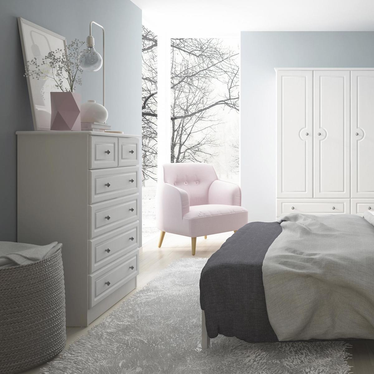 Hampshire 4 Drawer Triple Wardrobe White – image 3