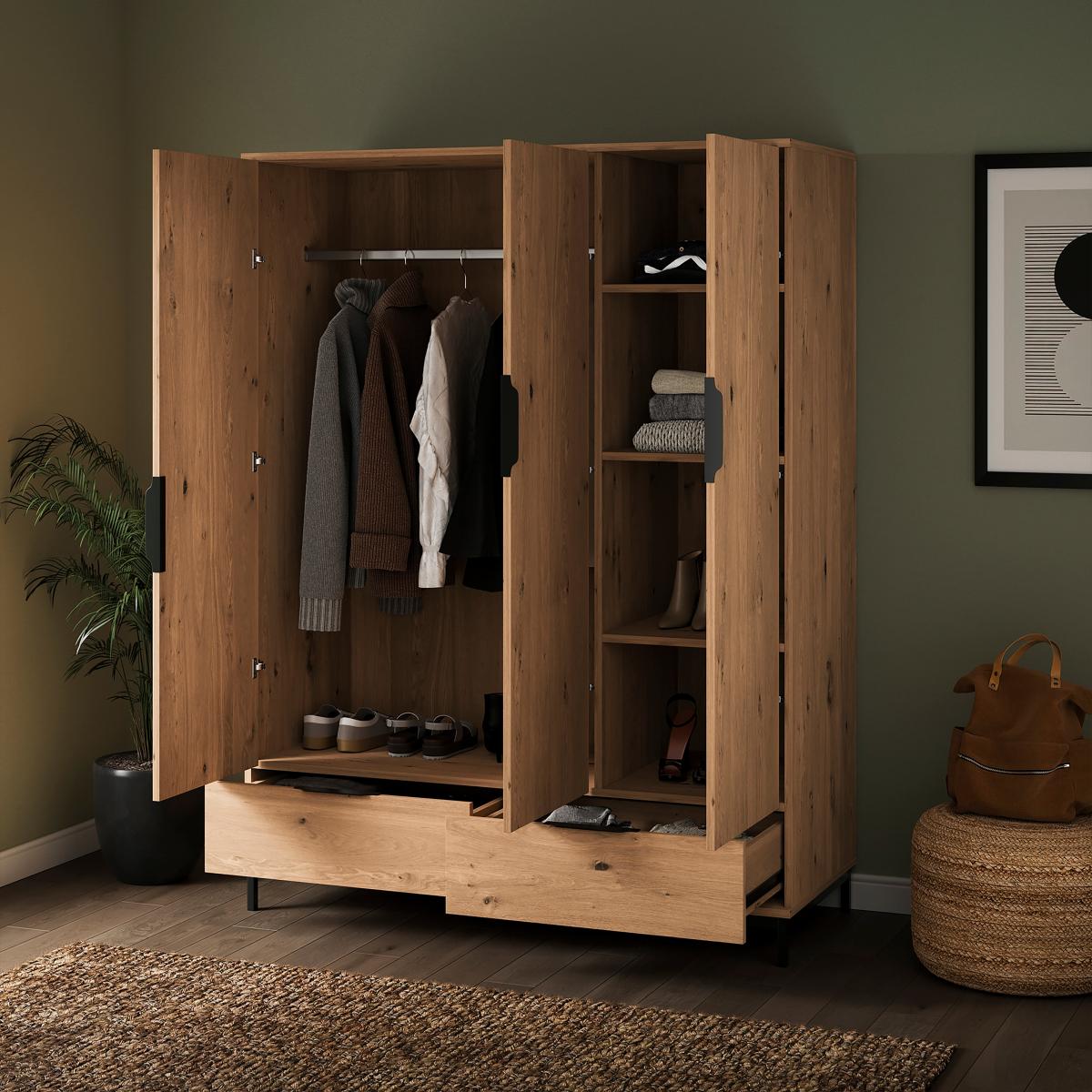 Reynolds Triple Wardrobe Rustic Oak Effect – image 2