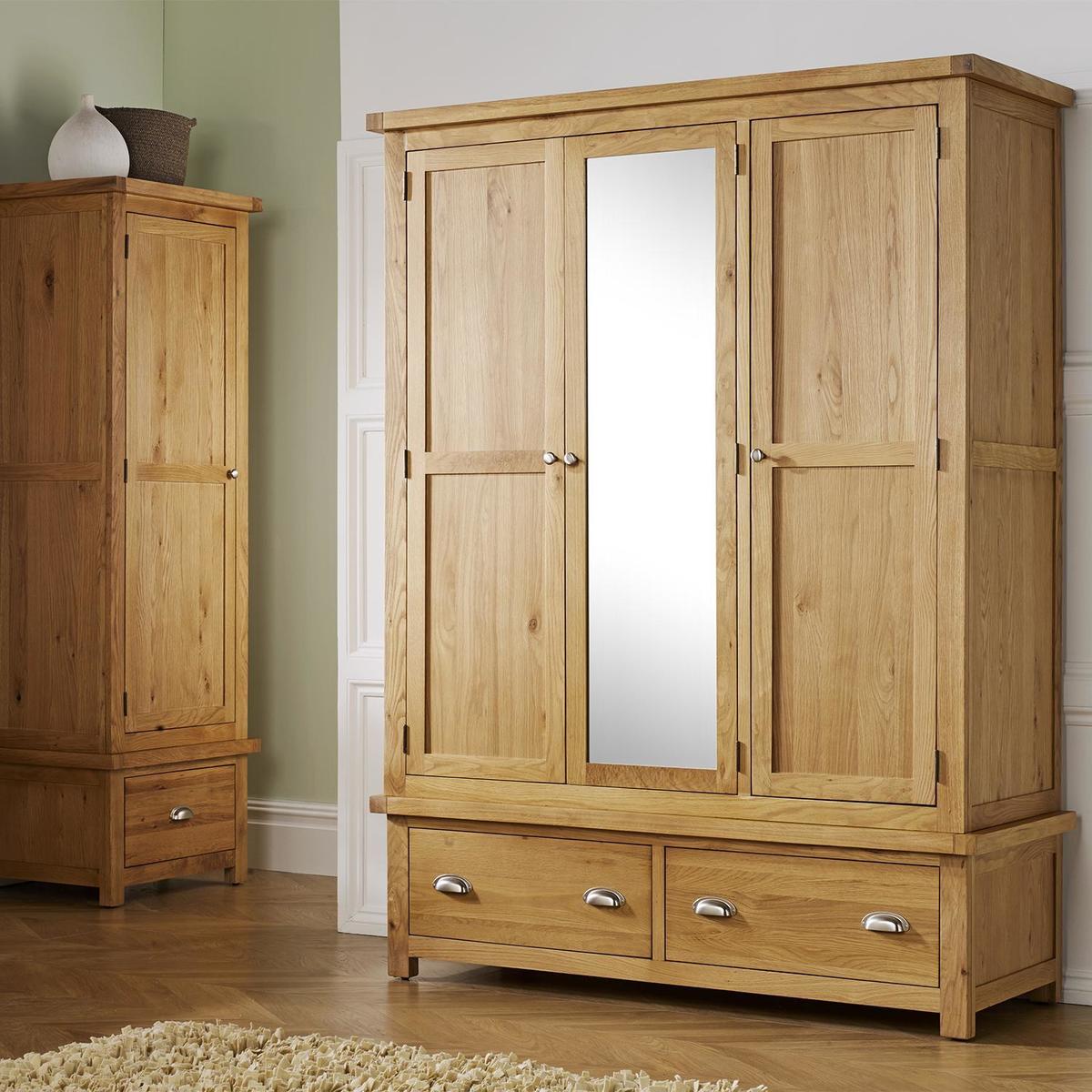 Woburn Oak 3 Door 2 Drawer Wardrobe Brown – image 4