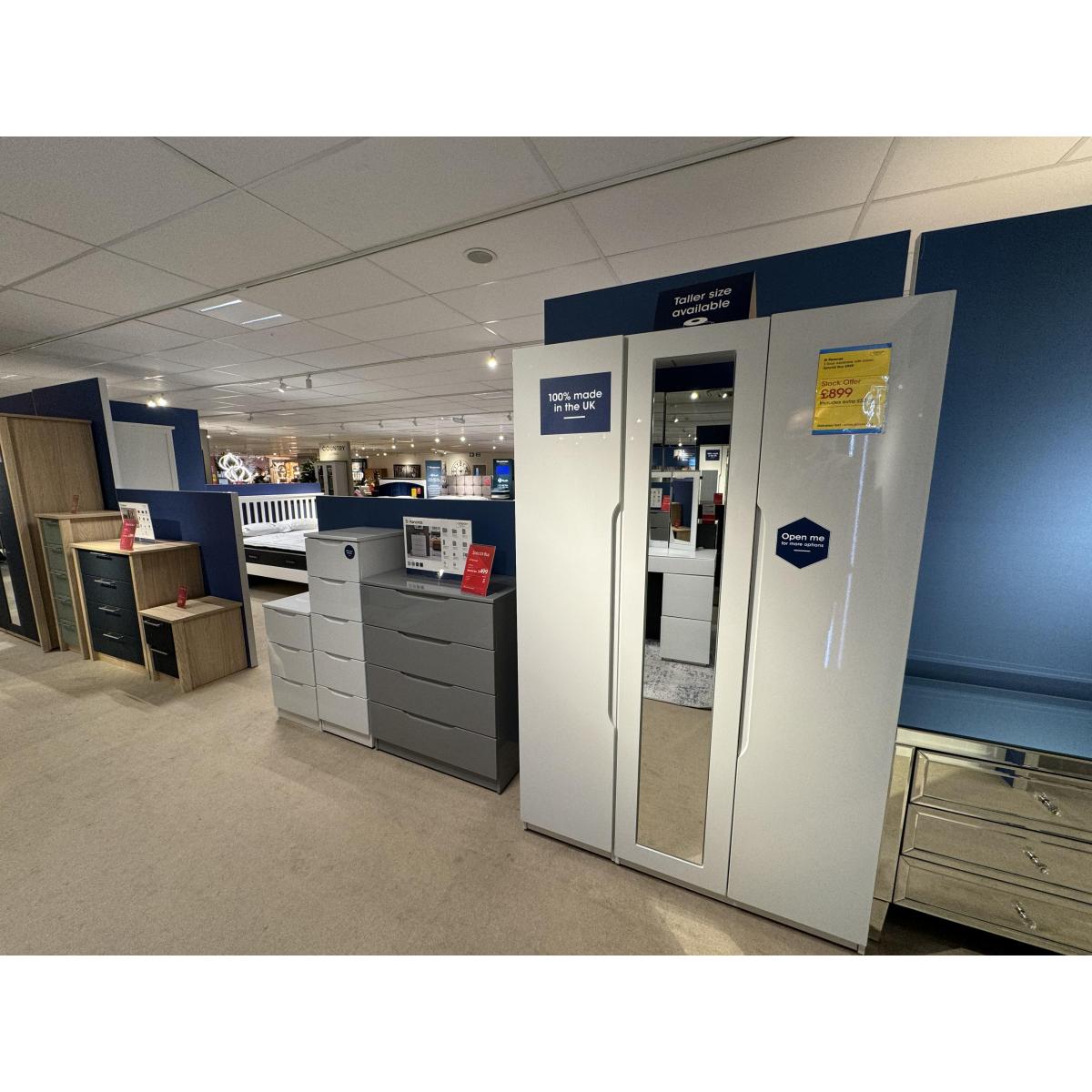 London Bedrooms - St Pancras 3-Door Wardrobe, 5, 4, 3, & 2 Draw Chests – image 2