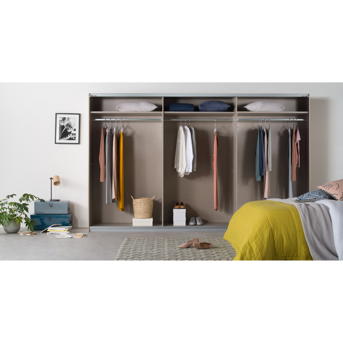 Malix 3 door 270cm Sliding Wardrobe, Graphite Grey frame,Oak & Mirror doors , Classic Interior – image 3