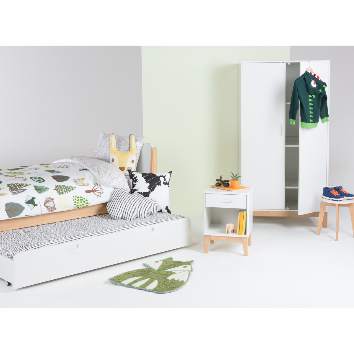 Linus Wardrobe, Pine and White – image 3