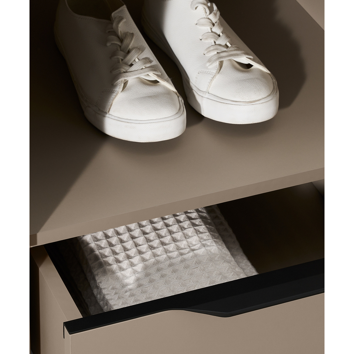 Damien Triple Wardrobe, Capuccino & Black – image 7