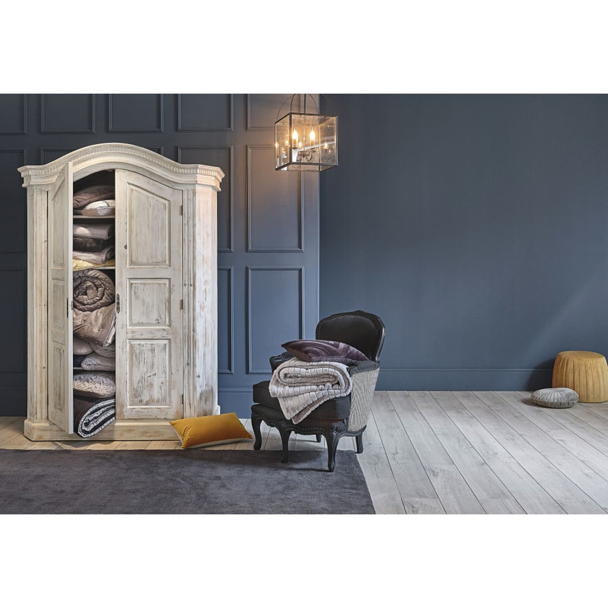 2-door white recycled pine wardrobe Sade – image 4